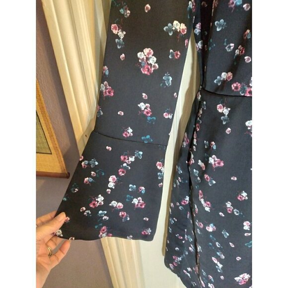 Banana Republic Dress Blue Floral Tie Open Back Bell Sleeves Sz 6 Bust 36 Length - Picture 4 of 9